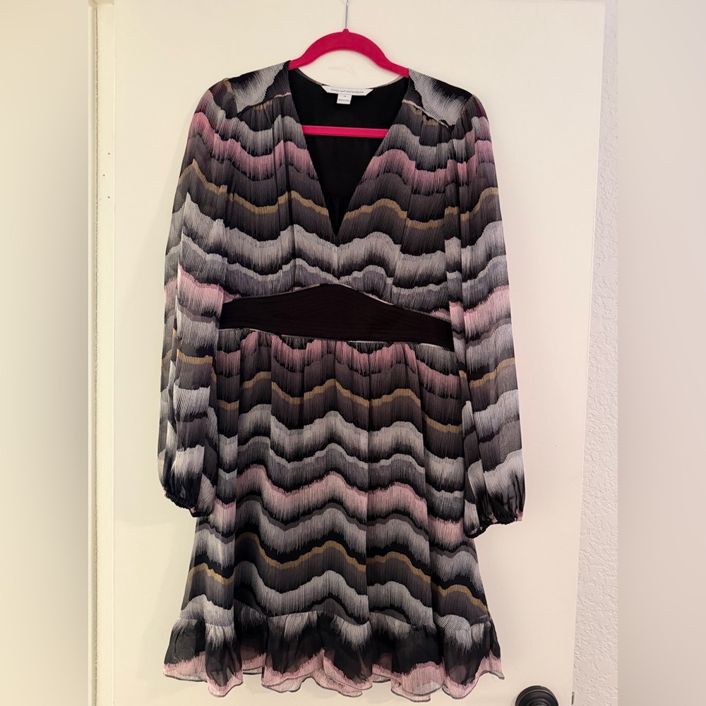 Like NEW DVF Diane Von Furstenberg Chevron Long Sleeve Dress flowy